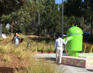 Fototermin mit dem Androiden auf dem Google Campus